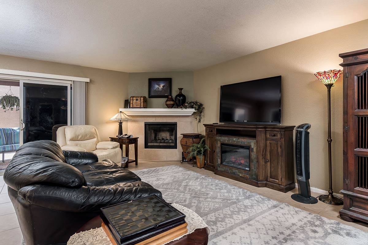 review-of-mesa-Realtors great room pic